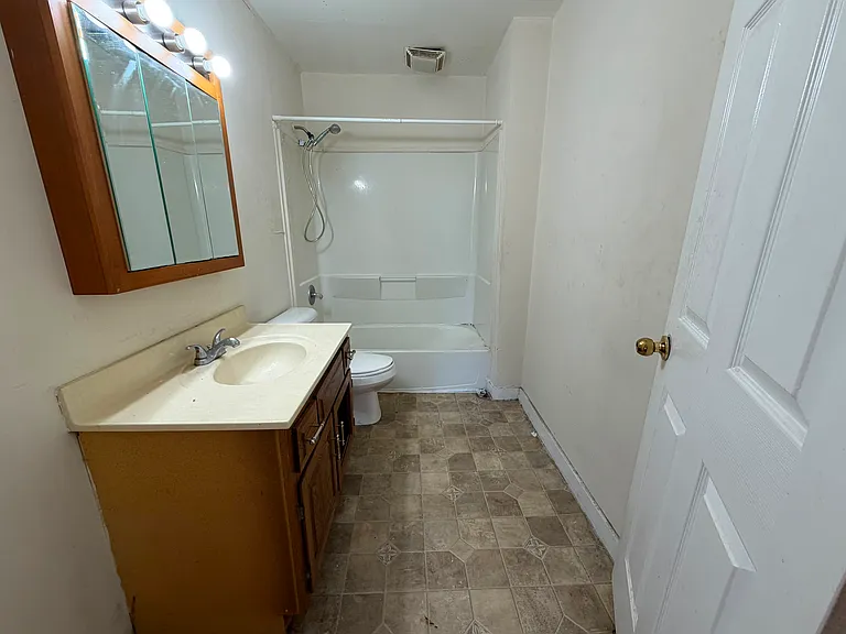 115 S Sherman St — Photo 2