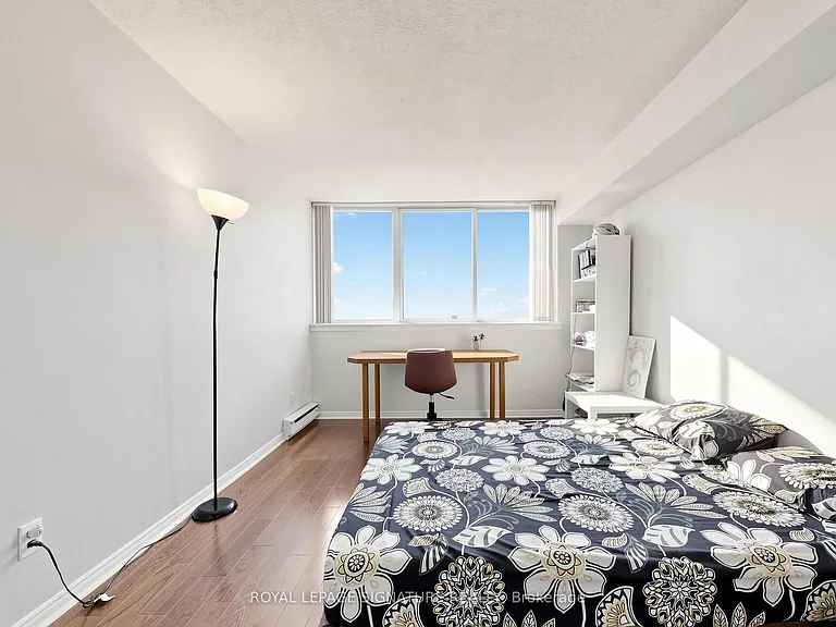 1360 Rathburn Rd E #1808 — Photo 15
