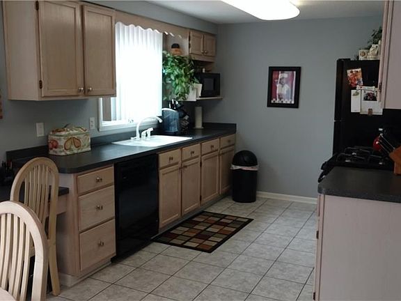 3rd image of 69 Baywood Dr