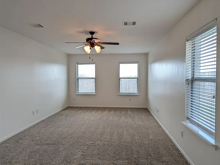 5618 Savannah Woods Ln — Photo 36