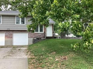 2702 NW Chipman Rd #A, Lees Summit, MO 64081