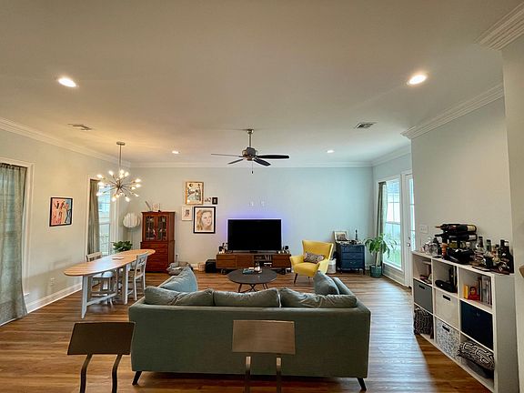 3rd image of 109 Grays Landing Ln