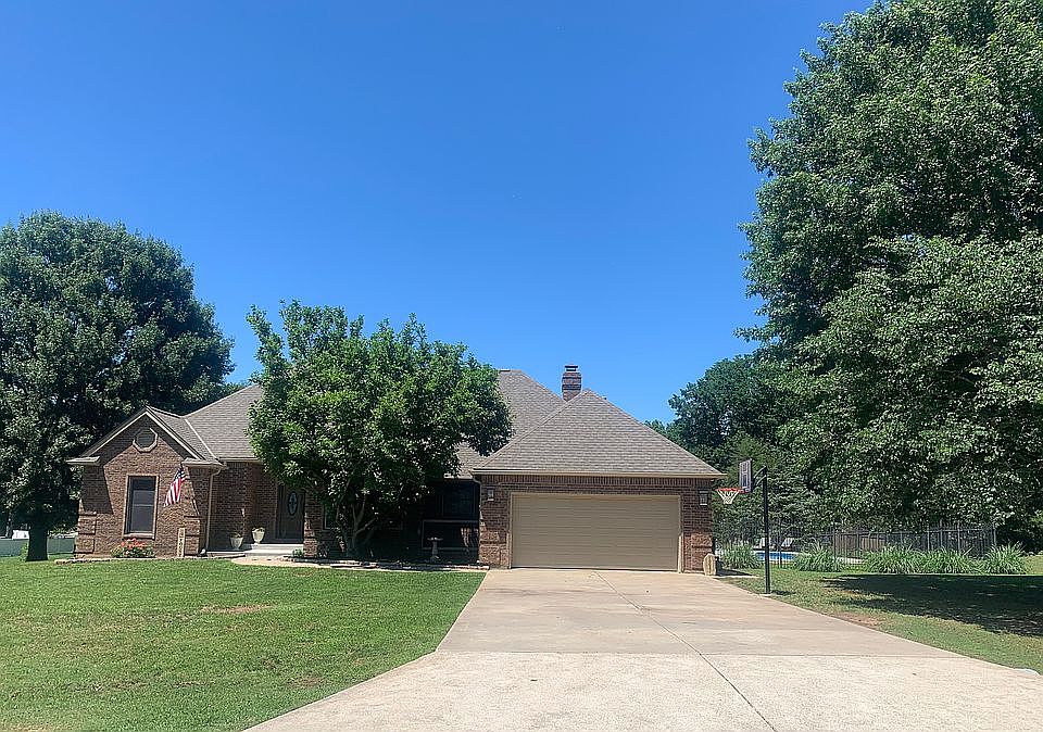 1st image of 2020 Eastridge Dr