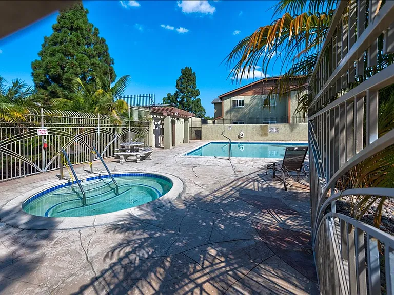 510 Calle Montecito #60 — Photo 16