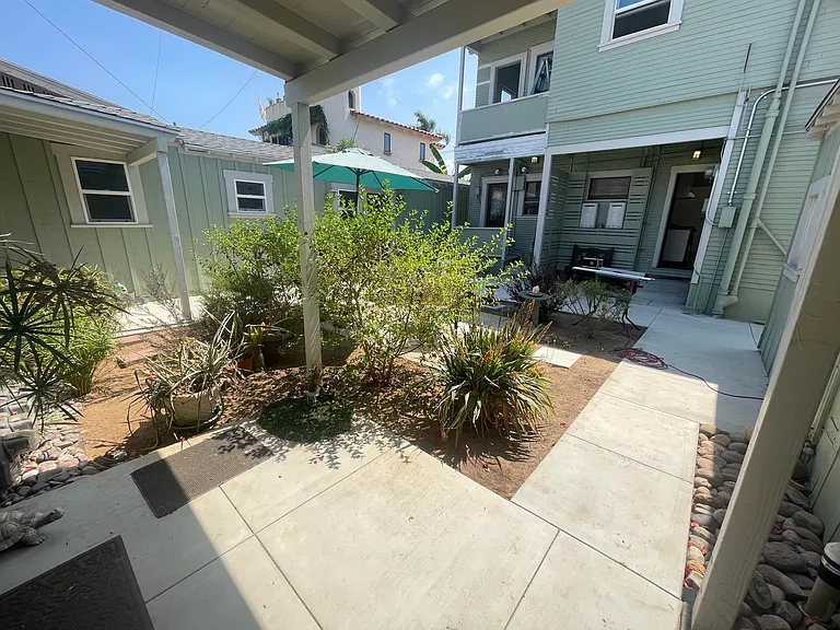 1066 Robinson Ave #1 — Photo 6