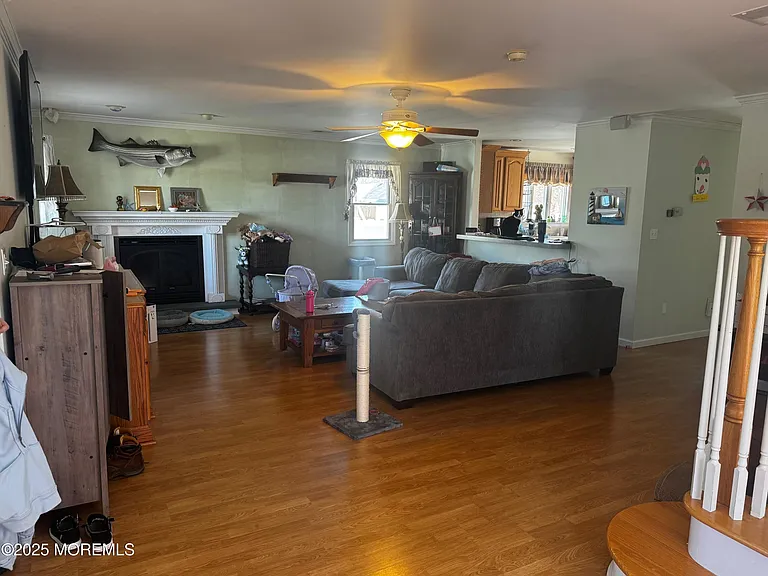 1709 Maple St — Photo 10