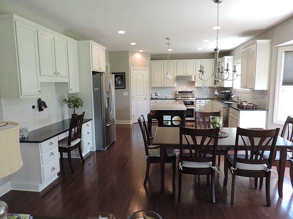 3rd image of 4795 Creek View Ct