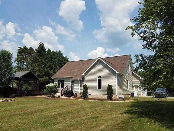 3rd image of 2320 Sassafras Dr