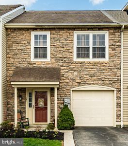 144 Red Oak Ct, Honey Brook, PA, 19344