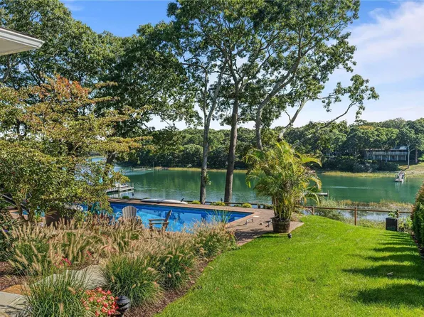 900 Fox Hollow Road, Mattituck, NY 11952