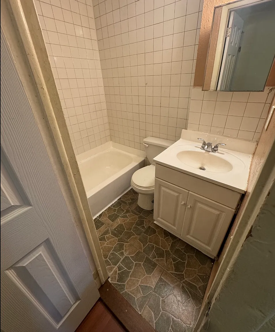 3 bed, 876 sqft, $2,000 — Photo 3
