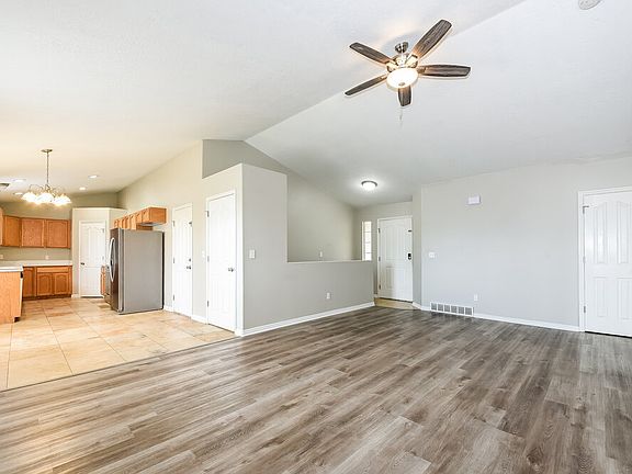 5th image of 1116 N Mustang Ln
