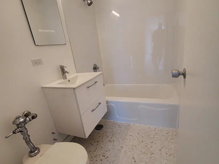 1555 N Dearborn Pkwy #27E — Photo 26