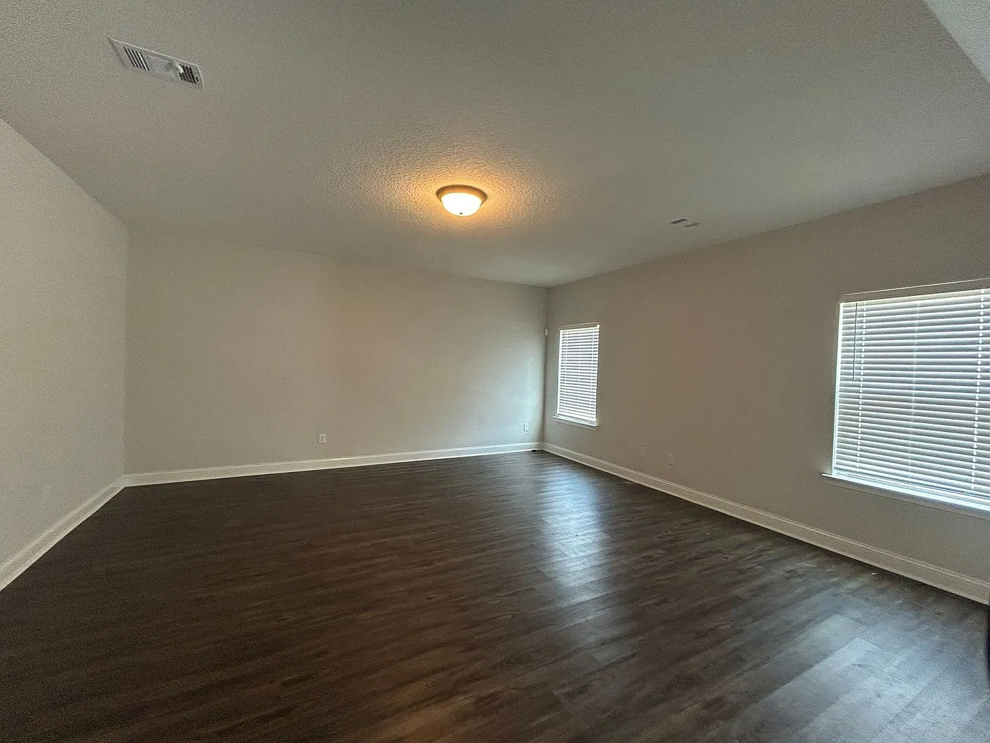 394 Rutledge Dr — Photo 3