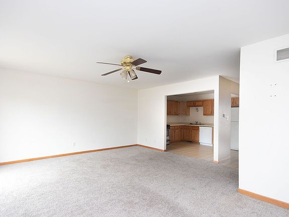 2nd image of 1308 E Arnold St #1308