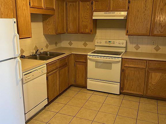 3rd image of 104 Castellon Ct #A