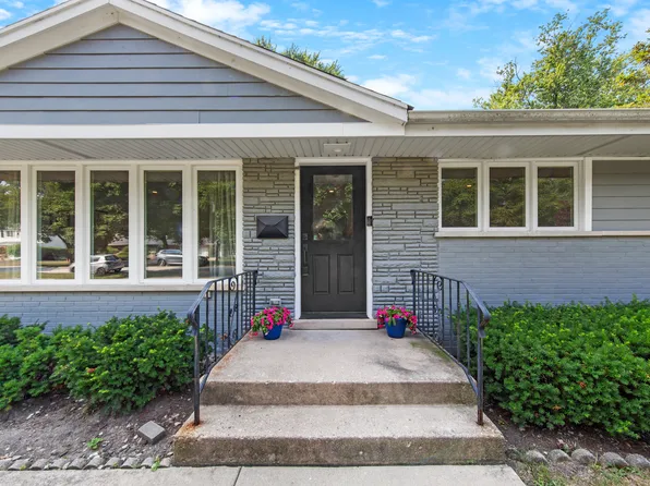 240 Riverside Dr, Northfield, IL 60093