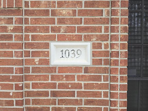 2nd image of 1039 E Hampton Dr