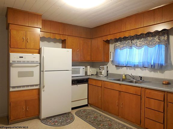 4th image of 5896 Beverly Pike