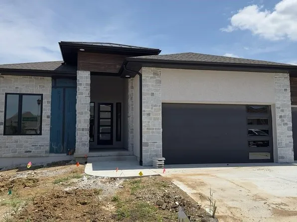 17401 Parkhill St, Overland Park, KS 66221