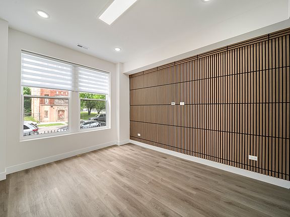 2nd image of 1137 N Francisco Ave #2