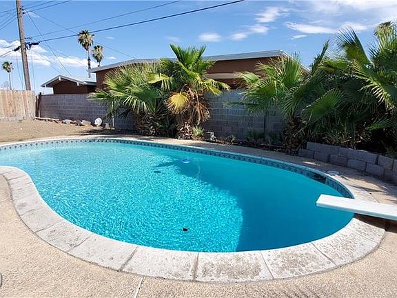 4th image of 1597 Del Mar Ave