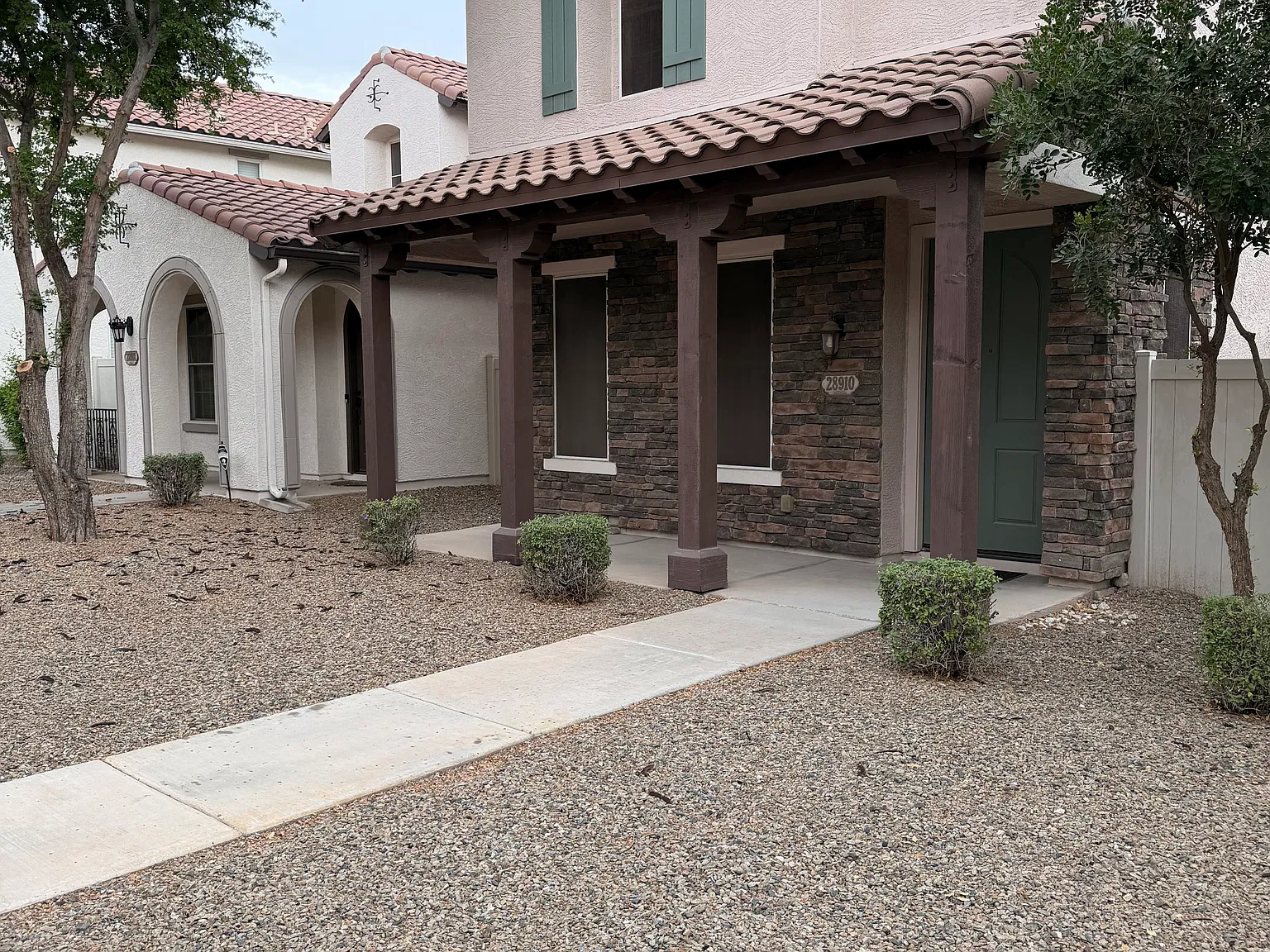 3 bed, 2.5 bath, 1852 sqft, $2,099 — Photo 2