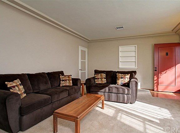 3rd image of 651 E Jefferson Ave