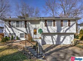 11068 Oakbrook Dr, Omaha, NE 68154