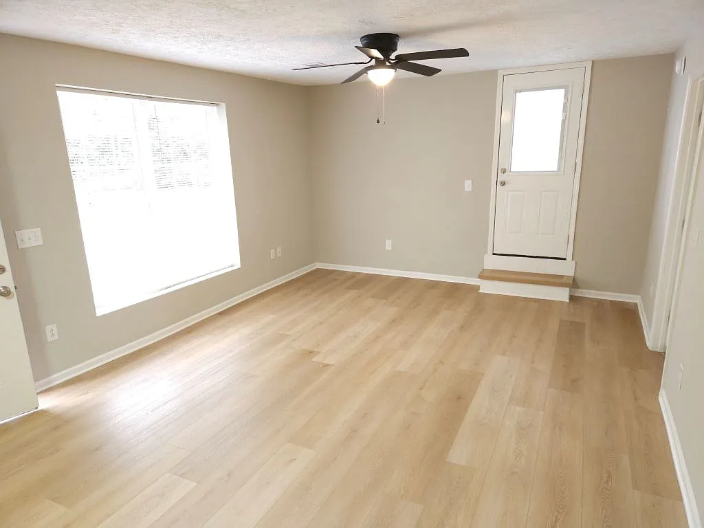 4 bed, 1325 sqft, $1,600 — Photo 2