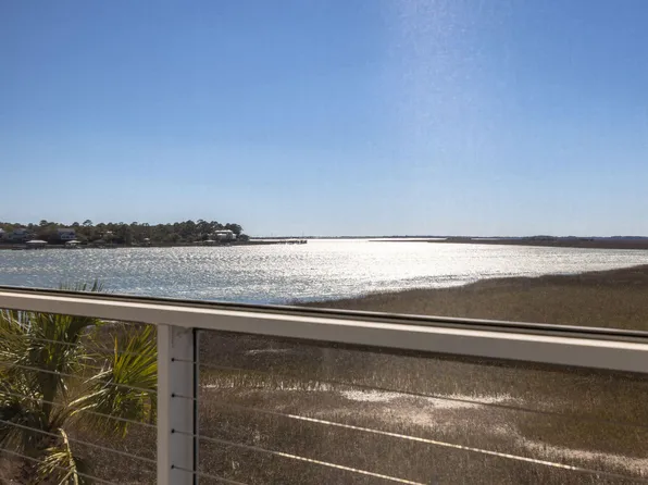 102 Mariners Cay Dr, Folly Beach, SC 29439