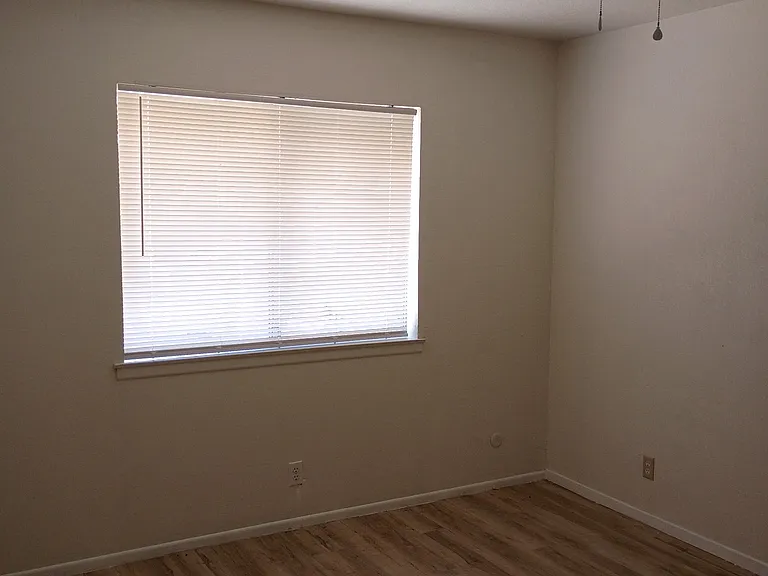 402 S Dearing Ave #103 — Photo 2