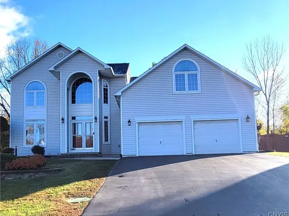 7276 Moss Creek Cir, Liverpool, NY 13090