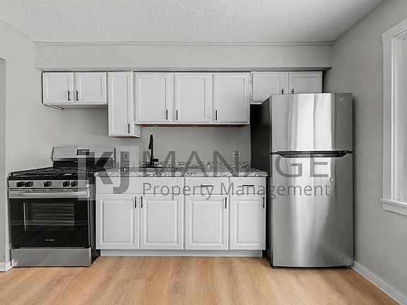 2nd image of 32611 Montcalm St