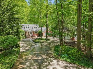 45 Sterncrest Dr, Moreland Hills, OH 44022