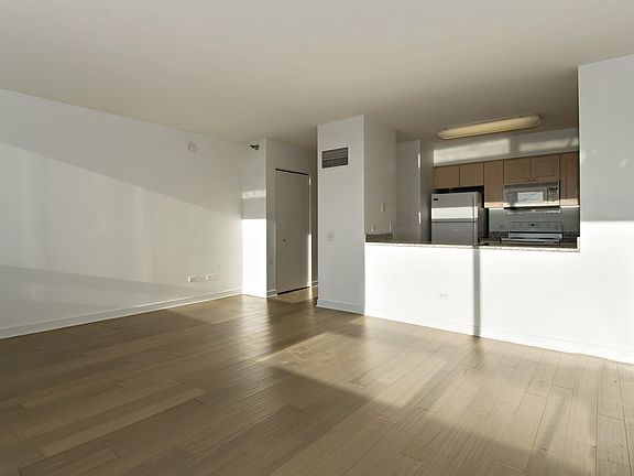 4th image of 512 N McClurg Ct APT 5409