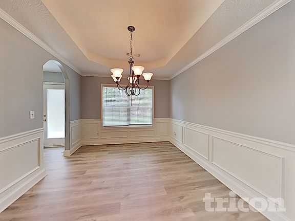 4th image of 527 Embassy Walk