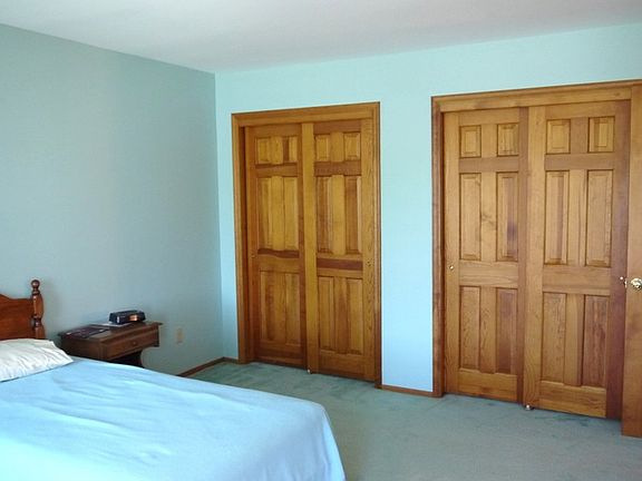Bedroom 1 : Large bedroom with two double closets
