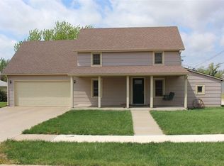 121 S Rhodes Ave, Pretty Prairie, KS 67570