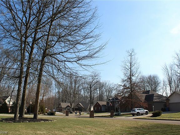 4th image of 496 Parkview Dr