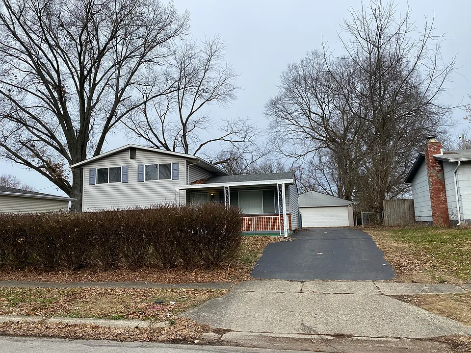 4962 Majestic Dr N