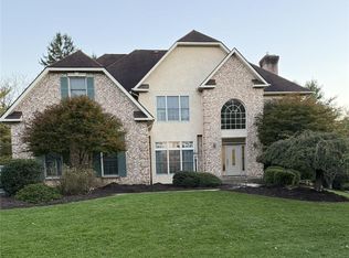 5250 Pineview Dr, Center Valley, PA 18034