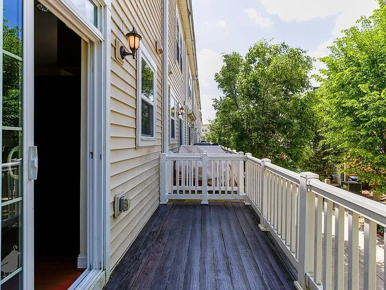 720 Barnes St NE — Photo 20