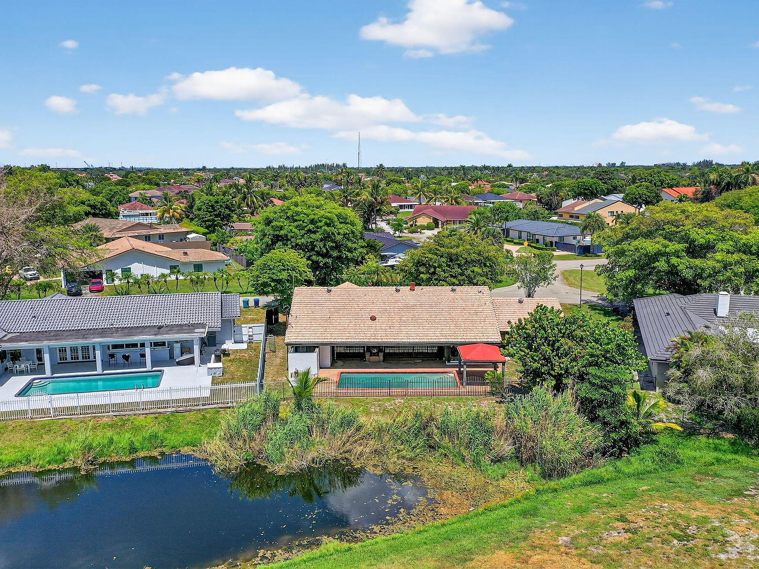 19811 W Oakmont Drive