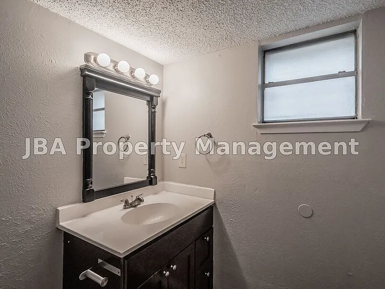 1770 Farleigh Ct #1770F — Photo 32