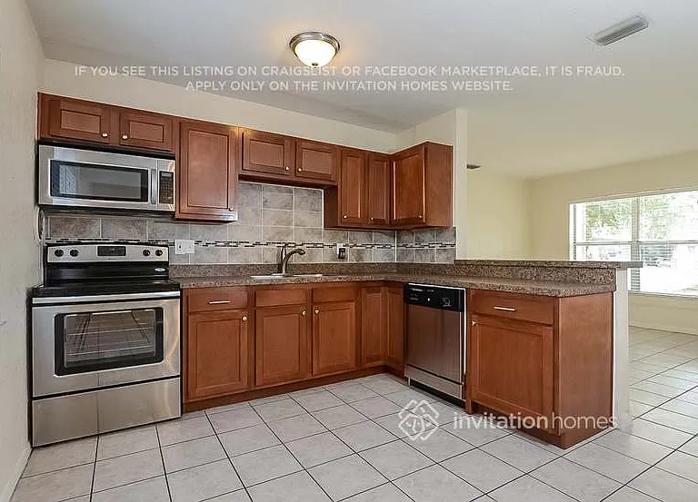 2160 Riviera Dr — Photo 6