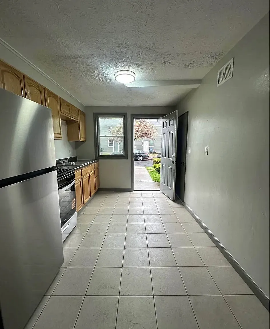 2 bed, 900 sqft, $1,400 — Photo 2