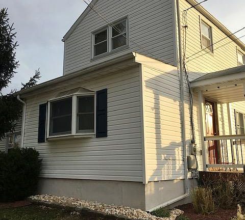 2nd image of 84 Shoreland Ter