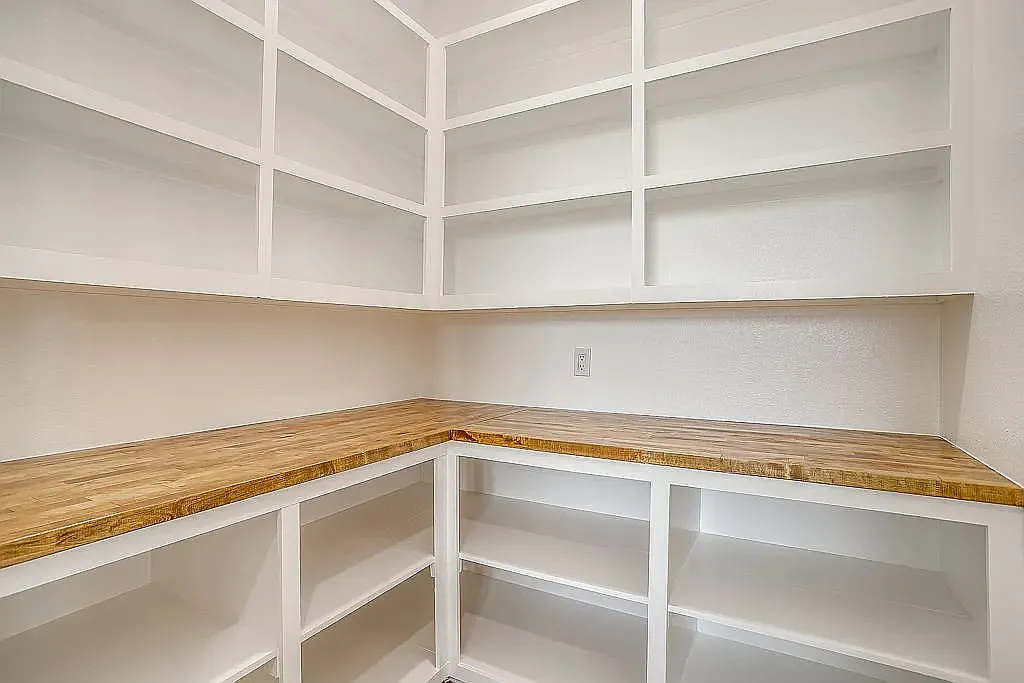 4 bed, 3.5 bath, 2629 sqft, $3,500 — Photo 4