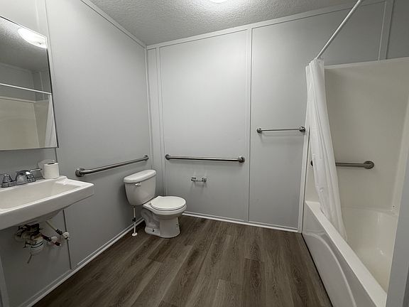 5th image of 23 Cardinal Court North Fond